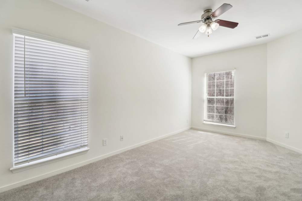 Unfurnished bedroom with two large window at Malvern Lakes Apartments in Fredericksburg, Virginia