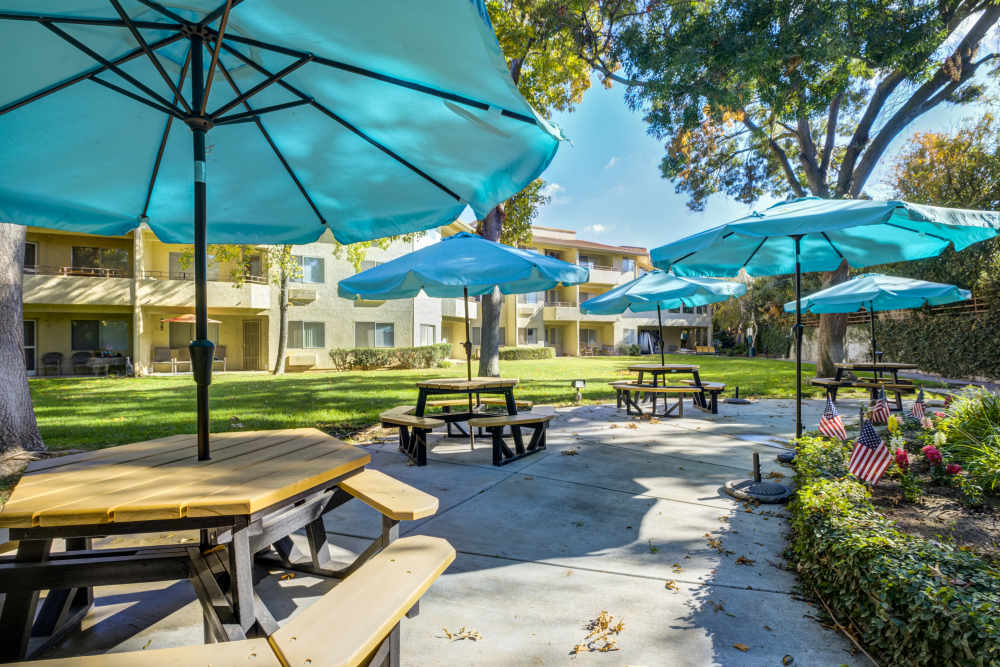 Outdoor dining tables at Truewood by Merrill, Fig Garden in Fresno, California
