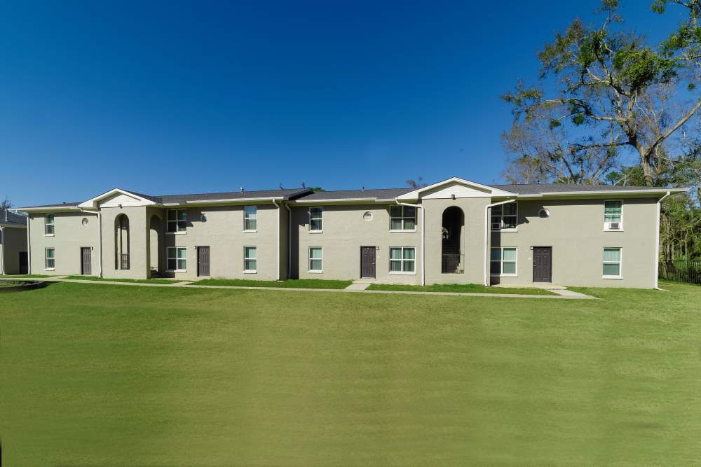 View of apartment with well maintained lawn at Magnolia Terrace in Tallahassee, Florida
