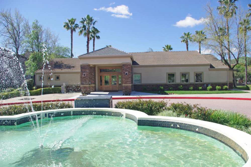 wide lawn area at Twin Creeks in Antioch, California