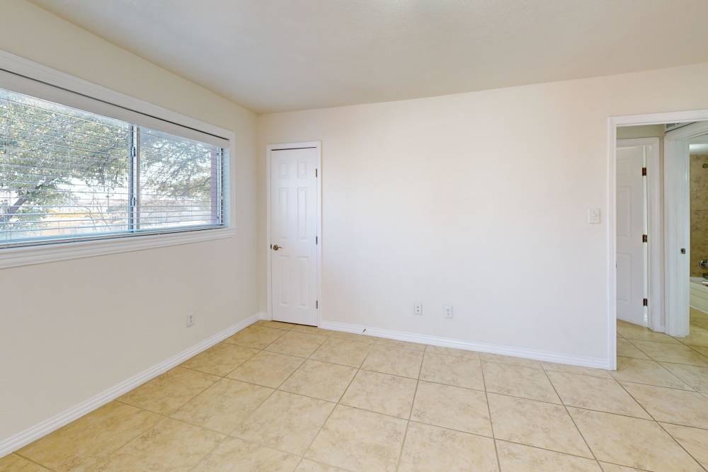 Dining area at Tucasa Townhomes in Irving, Texas