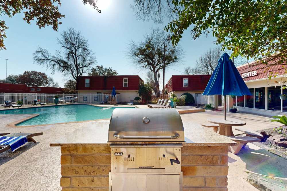 Grill at Tucasa Townhomes in Irving, Texas