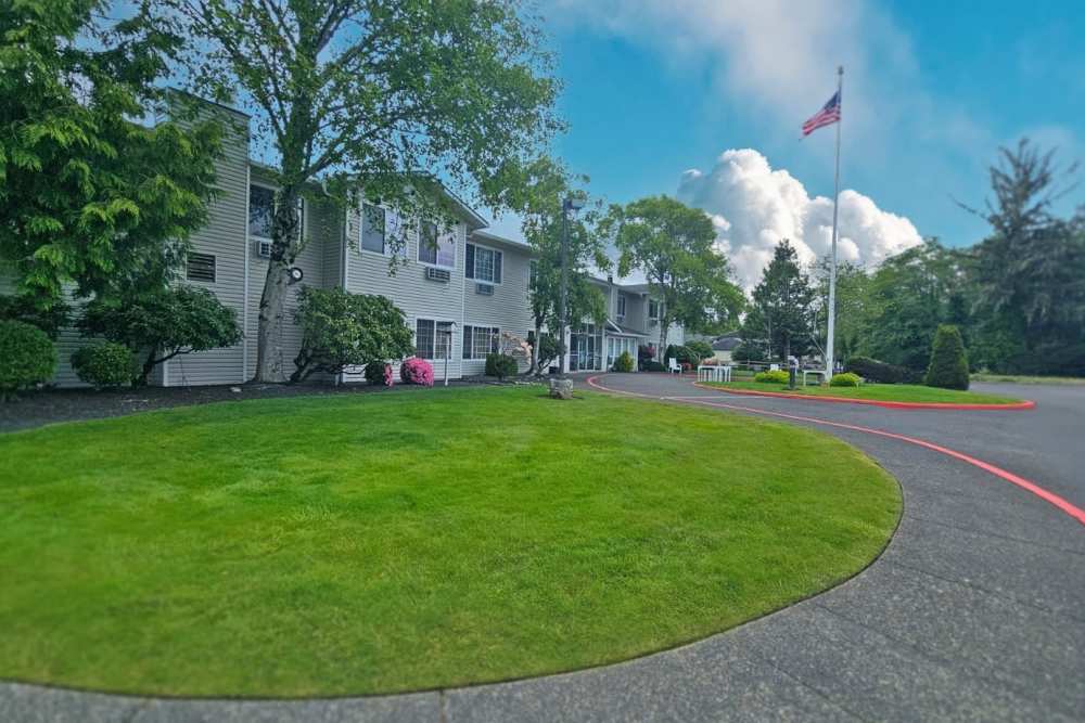 lawn area at Neawanna By The Sea in Seaside, Oregon