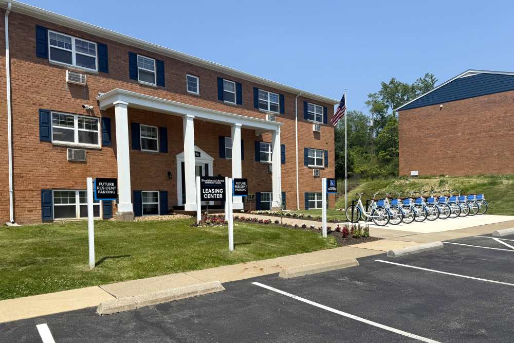 Exterior view and the entrance of the apartments at Presidential Arms Apartment Homes in Allison Park, Pennsylvania