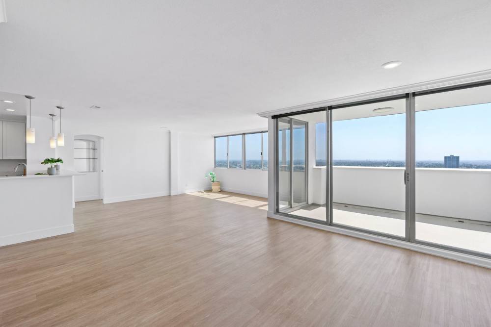 Unfurnished apartment room with access to private balcony at 1900 Ocean Apartment Homes in Long Beach,California