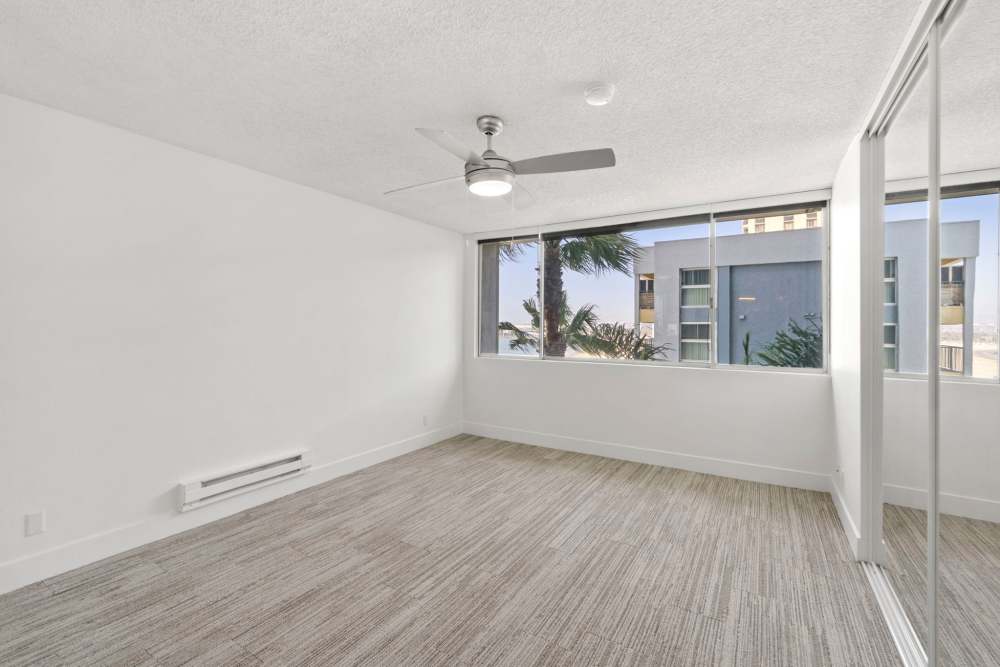 Modern apartment room with an open and wood-style flooring at 1900 Ocean Apartment Homes in Long Beach,California