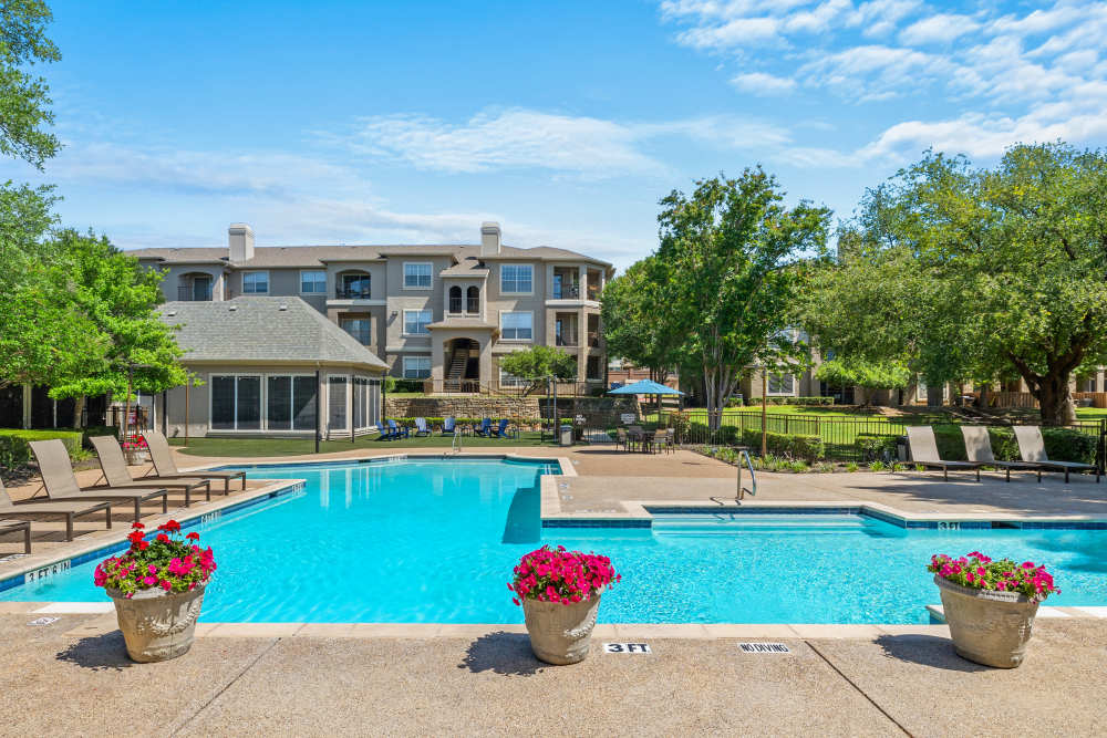 Modern swimming pool at Ballantyne Apartments in Lewisville, Texas