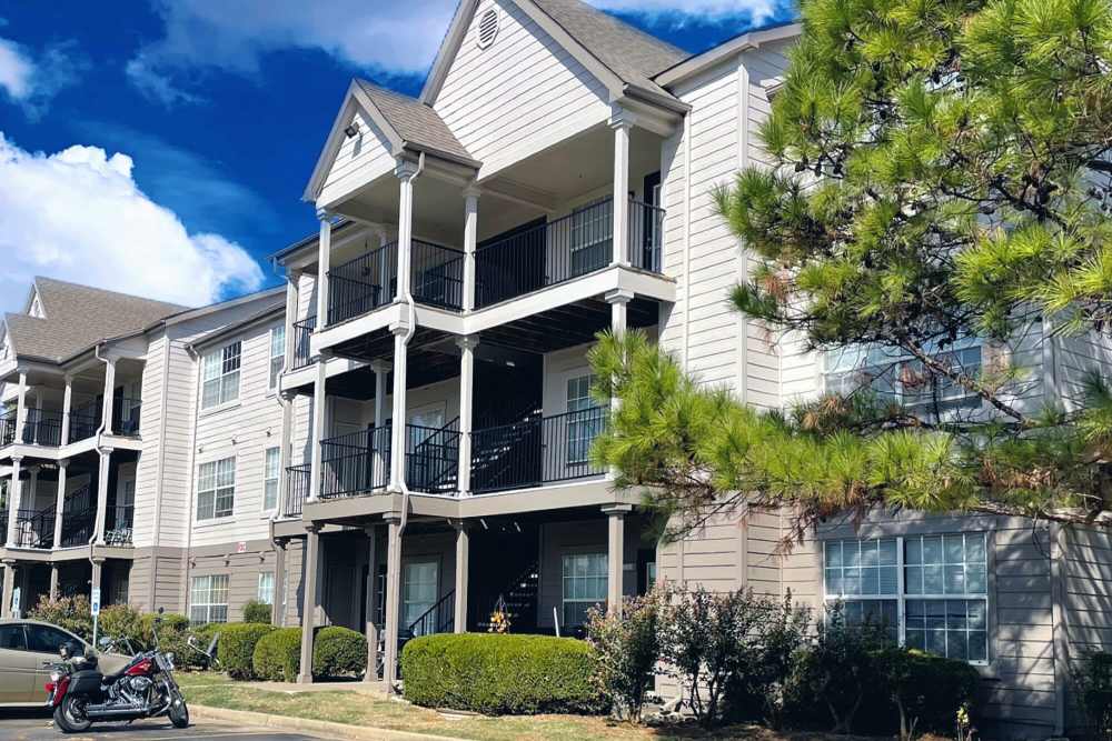 Building exterior view at Steeplechase in Coweta, Oklahoma