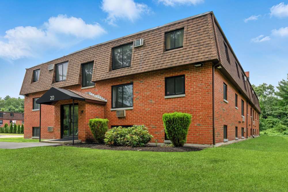 Exterior of apartment buildings at Eagle Rock Apartments at Hudson in Hudson, New Hampshire