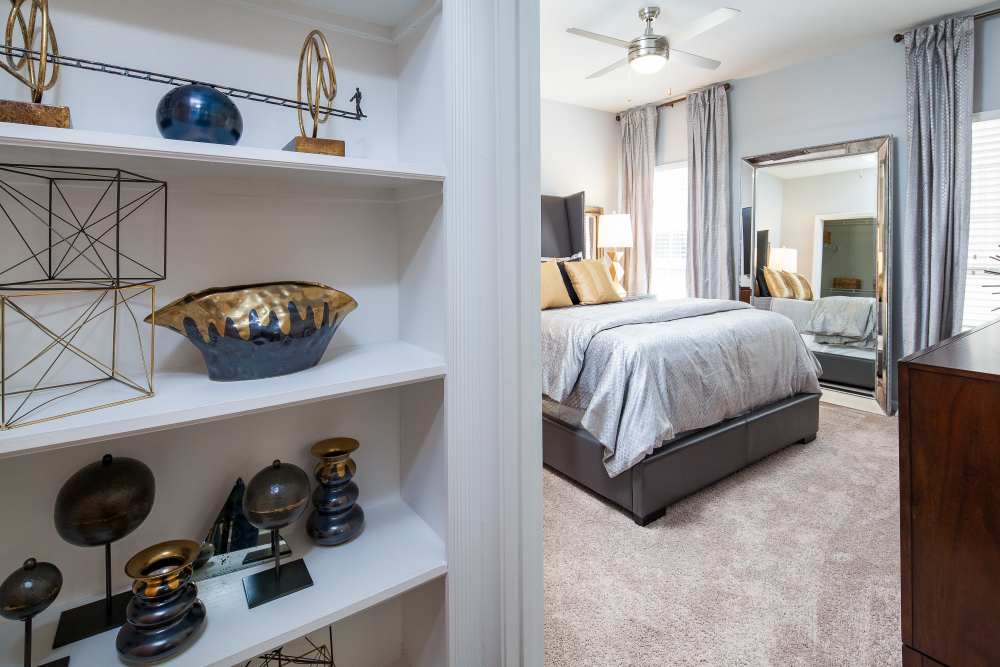 Storage spaces for storing decor at Oaks at Sugarloaf in Lawrenceville,Georgia