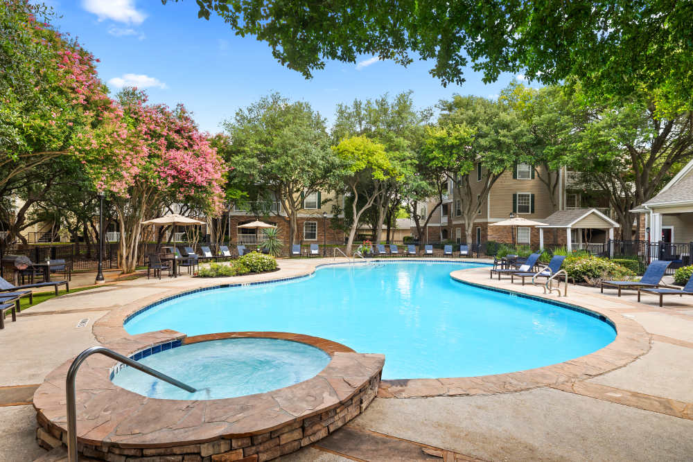 Swimming pool and spa at The Lodge at Shavano Park in San Antonio, Texas
