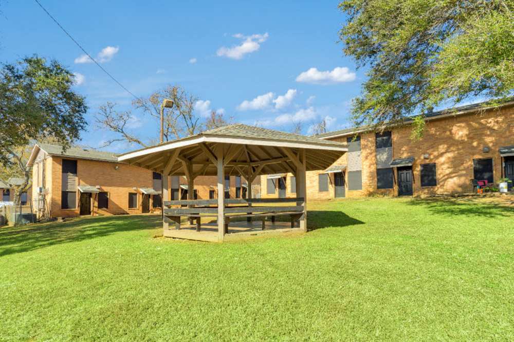Garden with greenery at Troup Townhomes in Troup, Texas