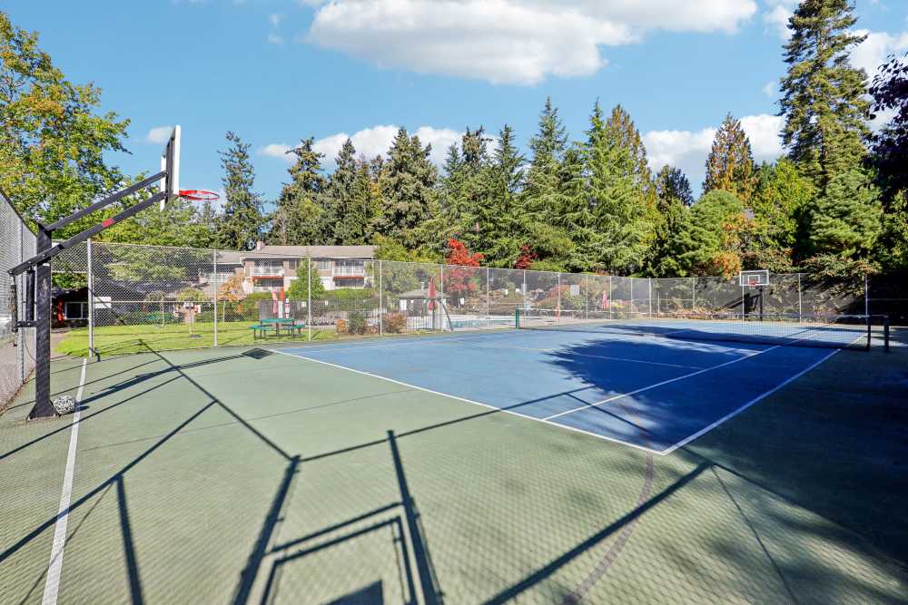 Tennis court at Cascade Park Apartment Homes in Vancouver, Washington