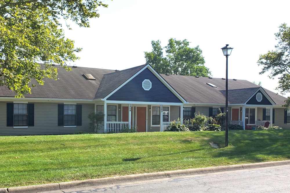 Exterior of apartment with walkway and grass at Oak Run Apartments in Columbus, Ohio