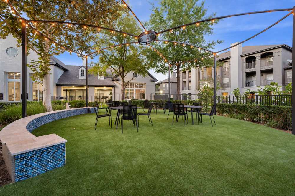 Outdoor seating area for the community at Lyndon in Houston,Texas
