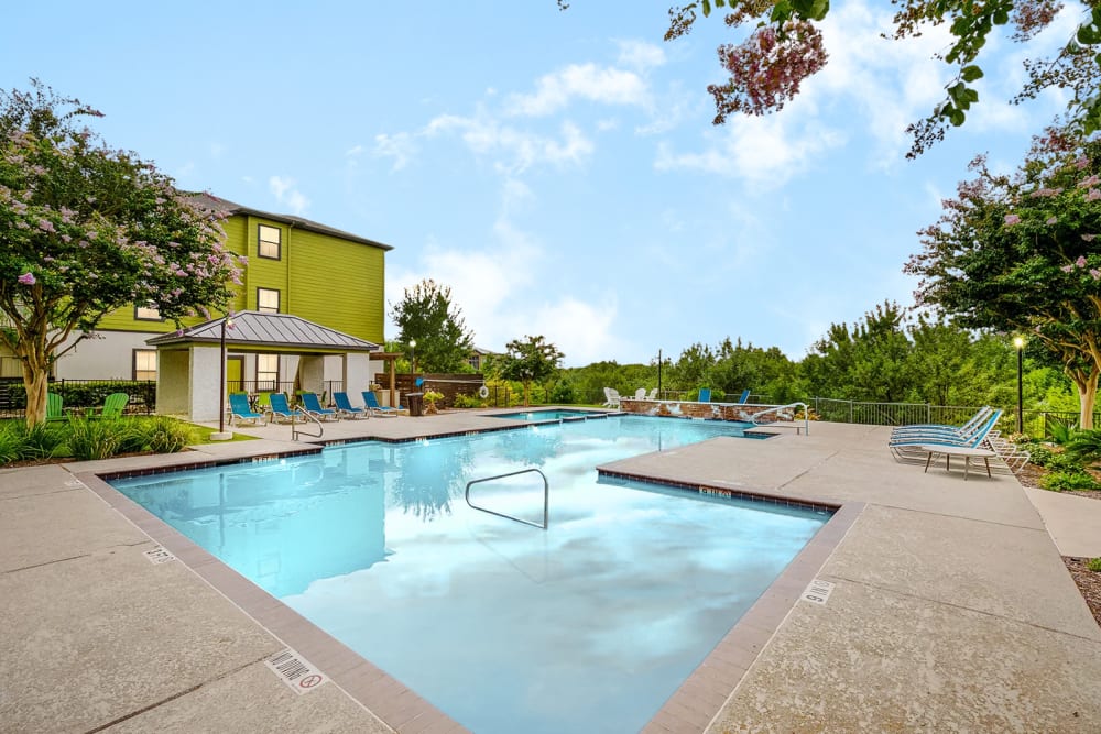 Exterior shot of the apartments with yard view at Emerge Vista in San Antonio, Texas