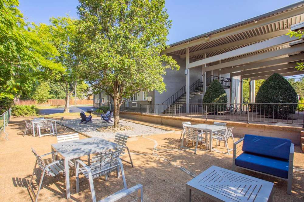 Outdoor Sitting Area with Grill 