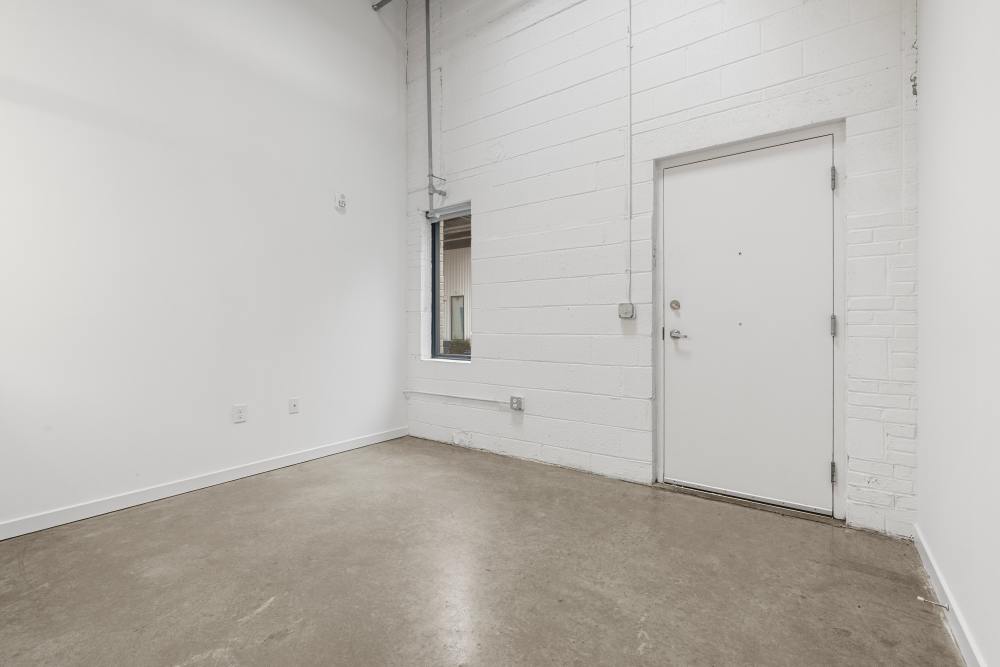 THE WHITE ROOM