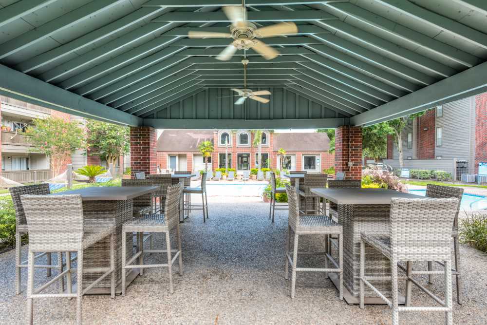 Outdoor dining area for the community with unique ambience at The Haven On Buoy in Webster,Texas