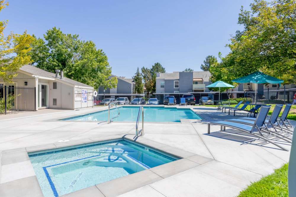 Pool and jazuzzi at The Lodge at McCarran Ranch Apartment Homes in Reno, Nevada
