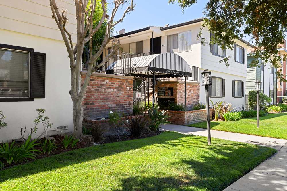 Outer right view of community with walkway and lawn at The Indie Glendale Collection in Glendale, California