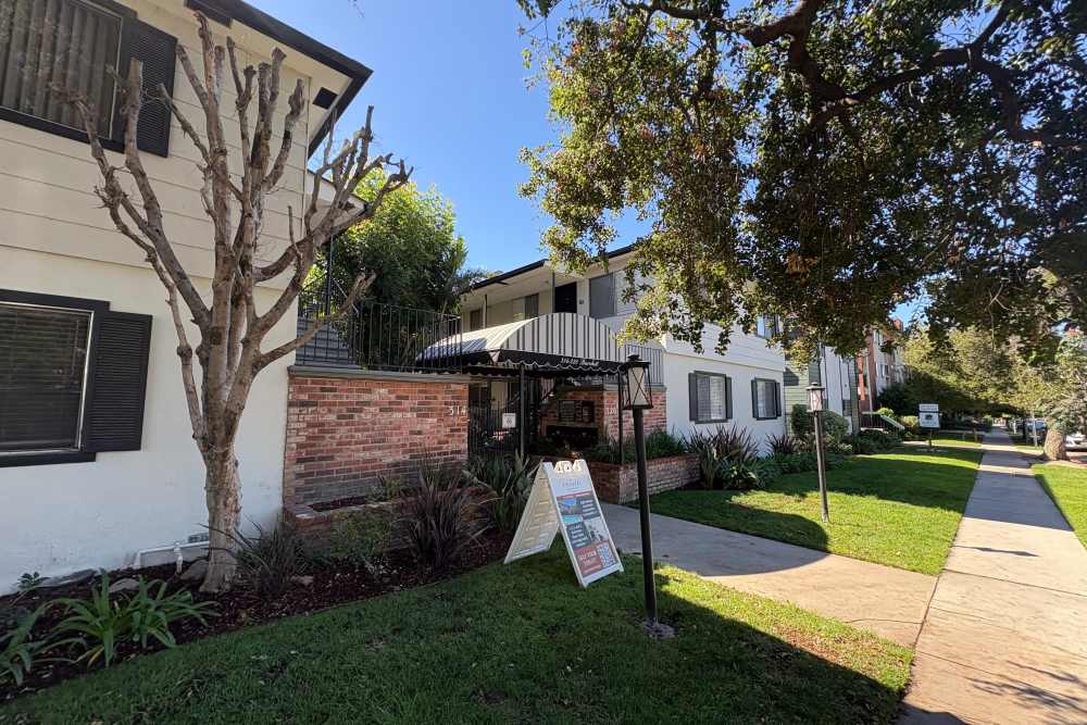  community view with walkway and lawn at The Indie Glendale Collection in Glendale, California