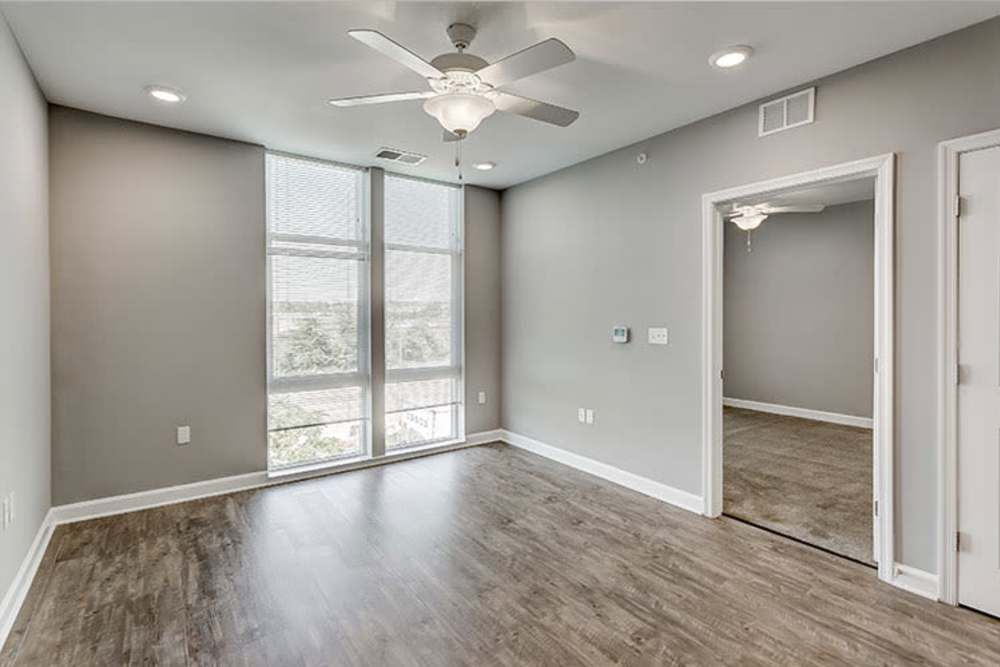 Living room with air conditioning at 300 North Apartments in Baltimore, Maryland