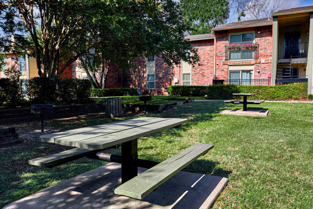 Outdoor seating area at Rochelle Plaza in Irving, Texas