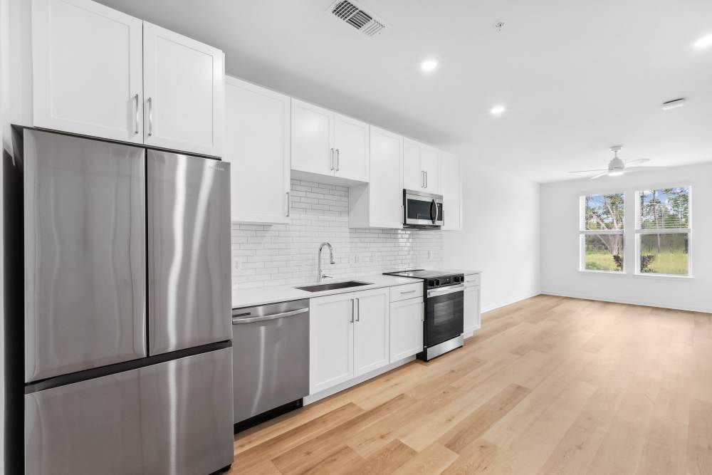 Apartment kitchen at Mosby Barclay West in Wilmington, North Carolina