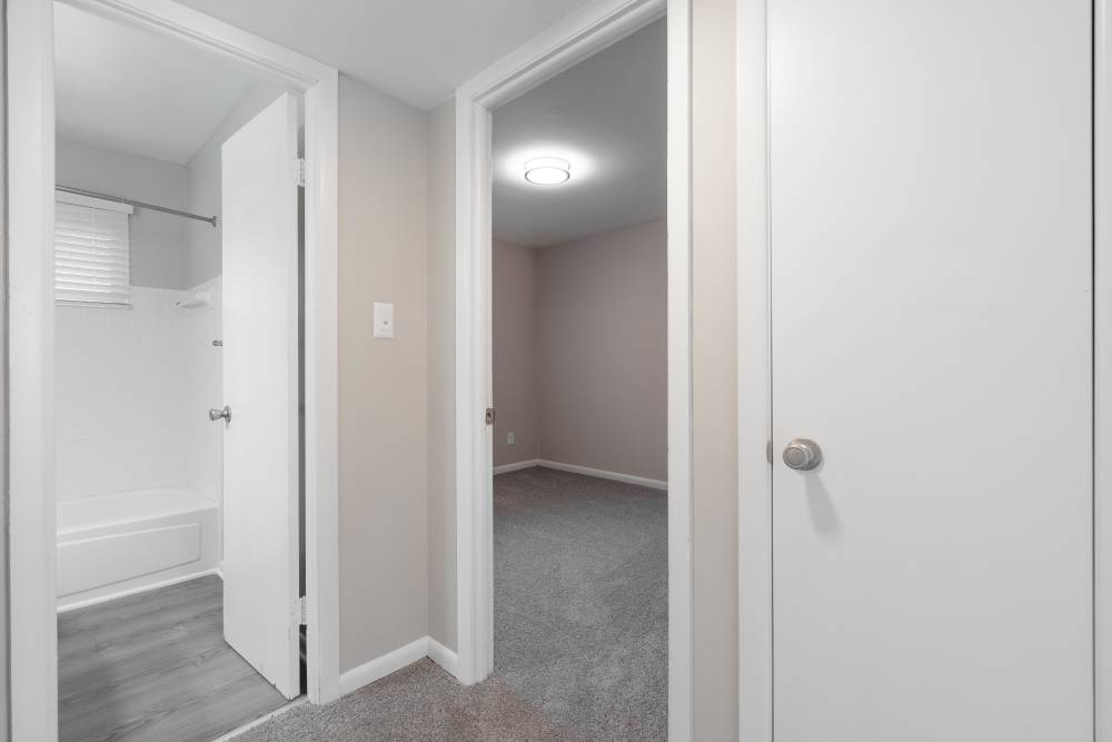 Spacious bedroom and bathroom Deering Manor in Richmond, Virginia