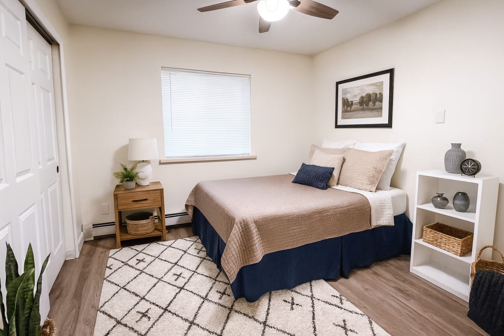 Cozy bedroom with closet at Mill Pond (Brooklyn) in Brooklyn, Michigan