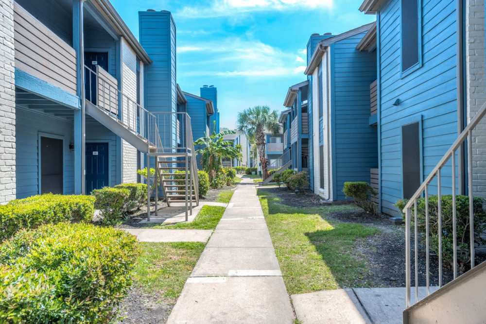 Walkway with lush greenery at Warwick at Westchase in Houston, Texas