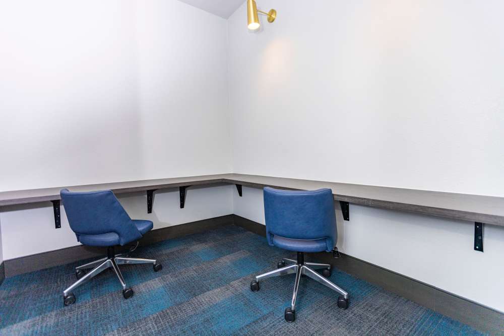 Private workshare with complimentary Wi-fi at Zeta Luxury Apartments in Sacramento, California