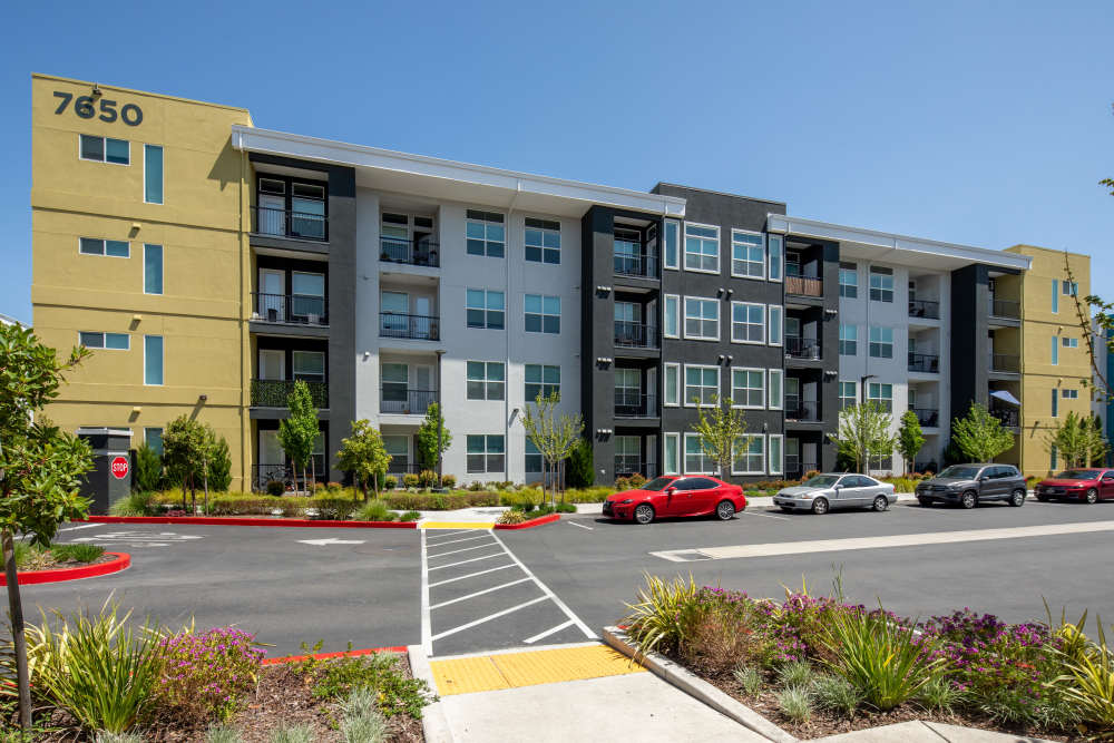 Apartment exterior view at Solasta in Sacramento, California
