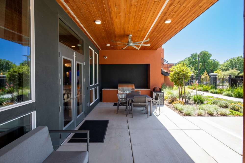 Outdoor bbq and seating at Solasta in Sacramento, California