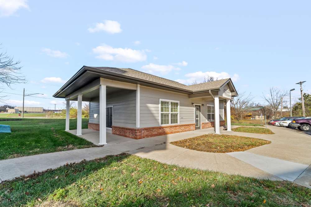 View of a classic exterior apartment at Callaway Village Apartments in Fulton, Missouri