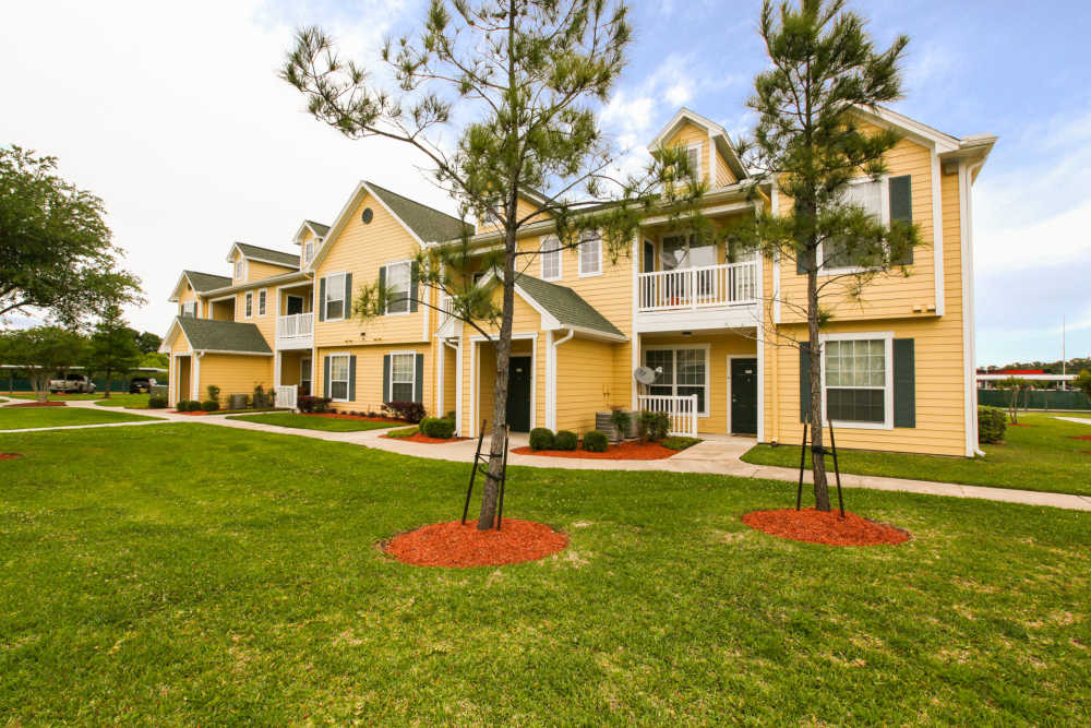 Charming apartments with landscaped lawns and trees at Country Lane in Angleton, Texas