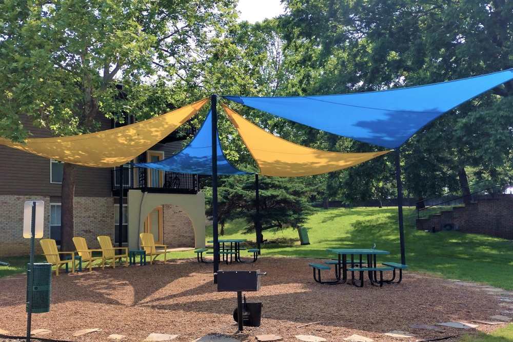 Outdoor Area Grill Picnic Tables