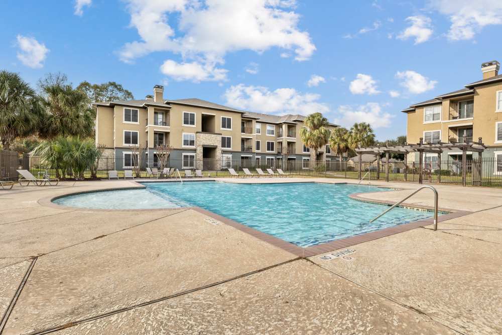 Swimming pool with kids pool at Columbia Greens in Houston, Texas