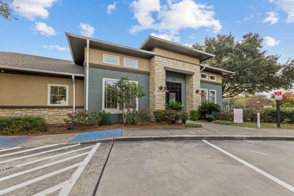 Apartment entry view with pole post at Columbia Greens in Houston, Texas