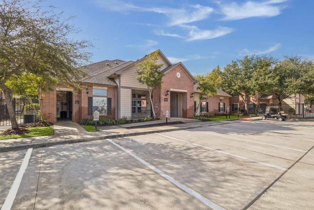 Apartment side view at Autumn Pines in Humble, Texas