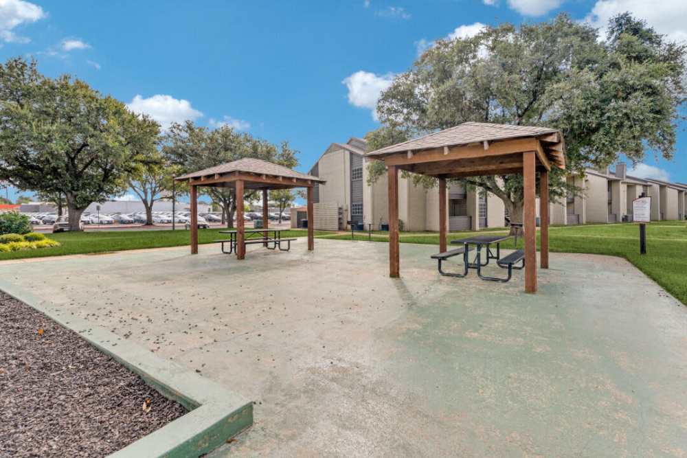 Outdoor seating area and play area in courtyard at Courts of Bedford in Bedford, Texas