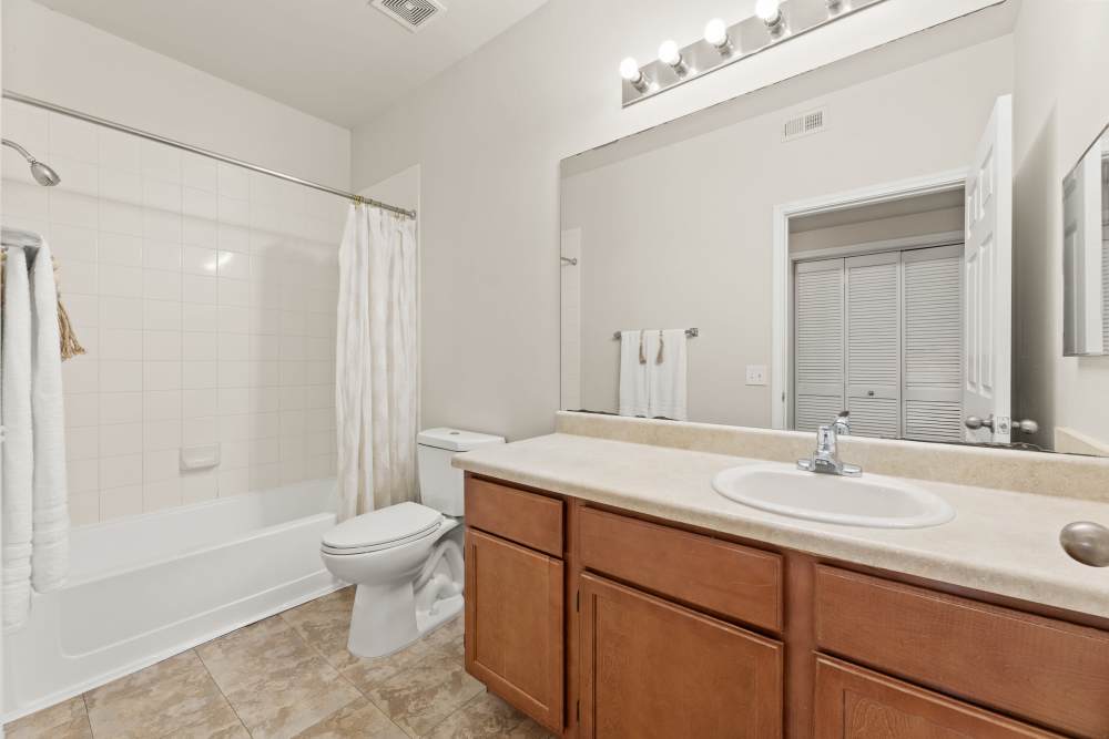 Bright bathroom at Costa Rialto in Houston,Texas