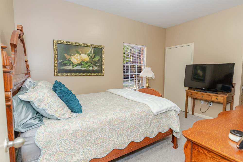 Bedroom with a TV at Annandale Park in Robertsdale, Alabama
