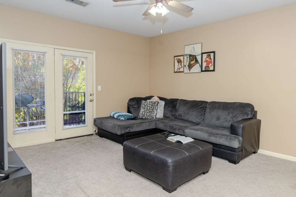 Living room with a comfortable couch at Annandale Park in Robertsdale, Alabama