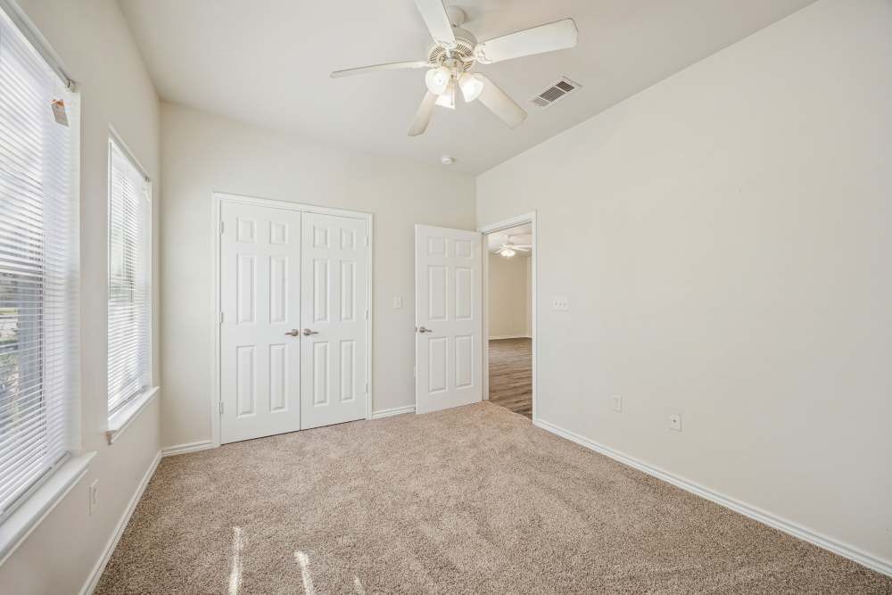 Ceiling fan in a spacious room at Costa Verde in Clute, Texas