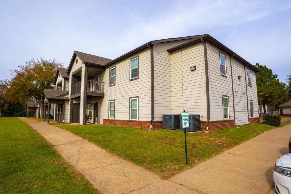 Apartment with lawn near parking at Hampton Village in Palestine, Texas