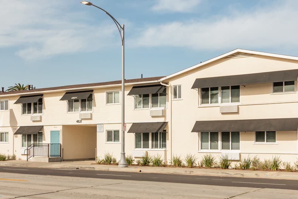 Property exterior at Iwood I in Inglewood,California