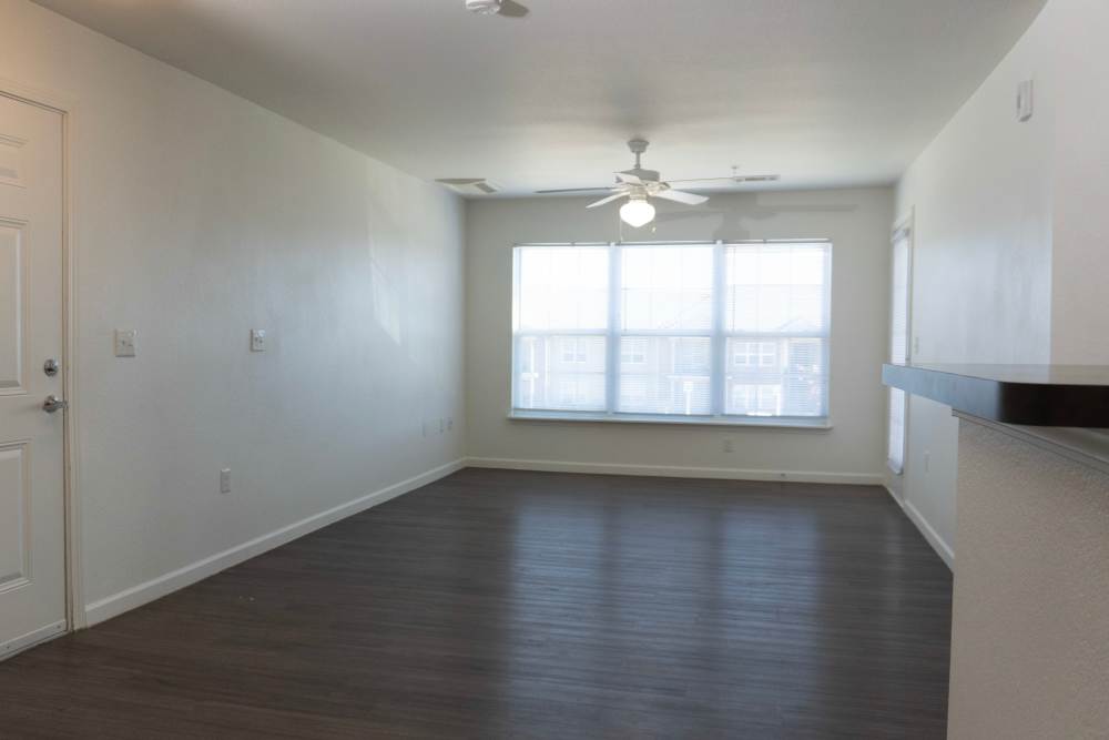 Spacious livingroom at Hardin Terrace in Jefferson, Georgia