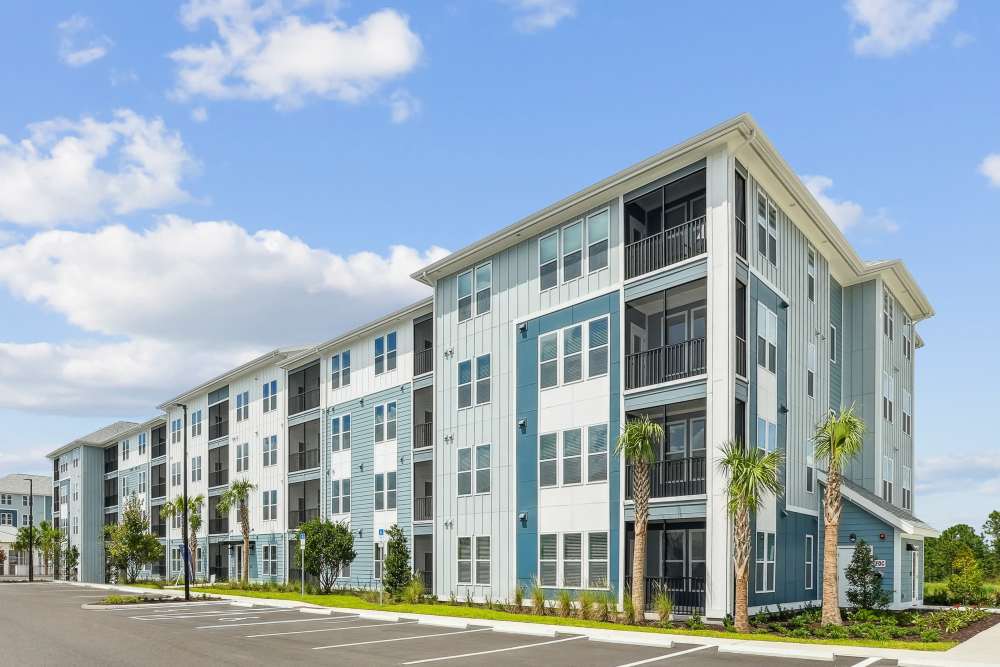 Apartment exterior at Mosby Barclay West in Wilmington, North Carolina